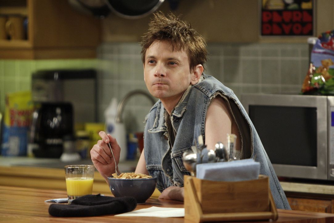 Noch ahnt Toby (D.J. Qualls) nicht, dass er drogensüchtig ist und einen verlogenen Cousin besitzt ... - Bildquelle: Warner Bros. Television