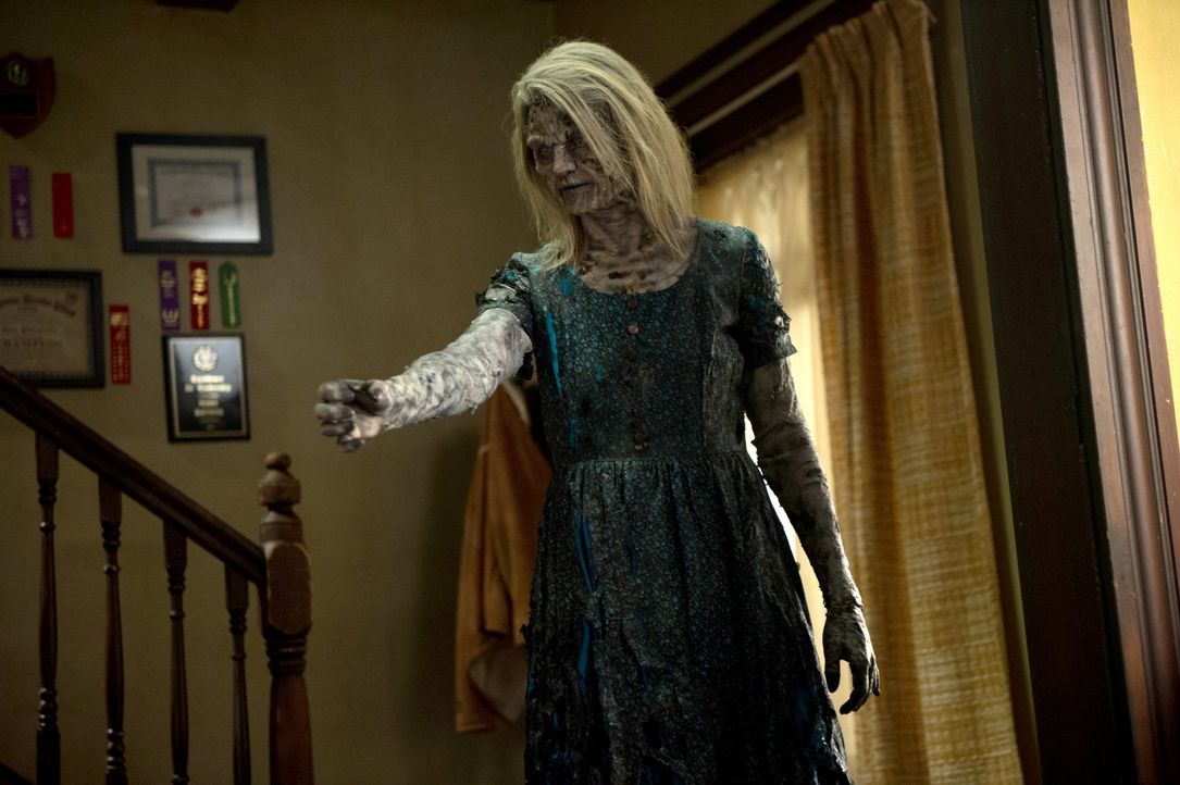 Ein Zombie treibt sein Unwesen in einem Haus für straffällige Jugendliche ... - Bildquelle: 2013 Warner Brothers