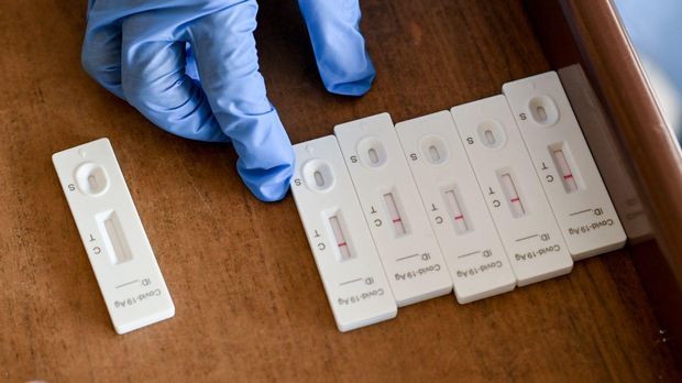 Gesundheitsminister beraten Ende der Testpflicht nach Booster-Impfung
