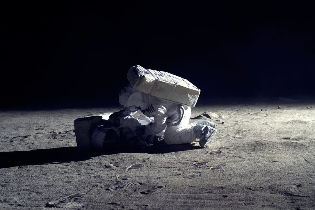 50 Jahre nach der Mondlandung lässt "Galileo" seine Zuschauer in einem interaktiven Space Event in die Moonboots von Neil Armstrong schlüpfen ... - Bildquelle: Bernhard Weise ProSieben