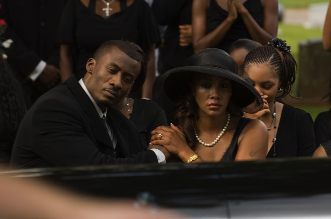 Als sein Kompagnon und ihr Ex im Gefängnis ermordet wird, werden Brandon (Sean Blakemore, l.) und Connie (Vivica A. Fox, M.) von ihrer Vergangenheit... - Bildquelle: CPT Holdings, Inc. All Rights Reserved.
