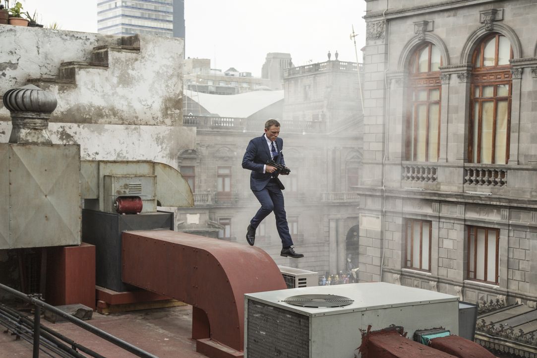 James Bond (Daniel Craig) - Bildquelle: Jonathan Olley 2015 DANJAQ, LLC, METRO-GOLDWYN-MAYER STUDIOS INC. AND COLUMBIA PICTURES INDUSTRIES, INC. ALL RIGHTS RESERVED / Jonathan Olley