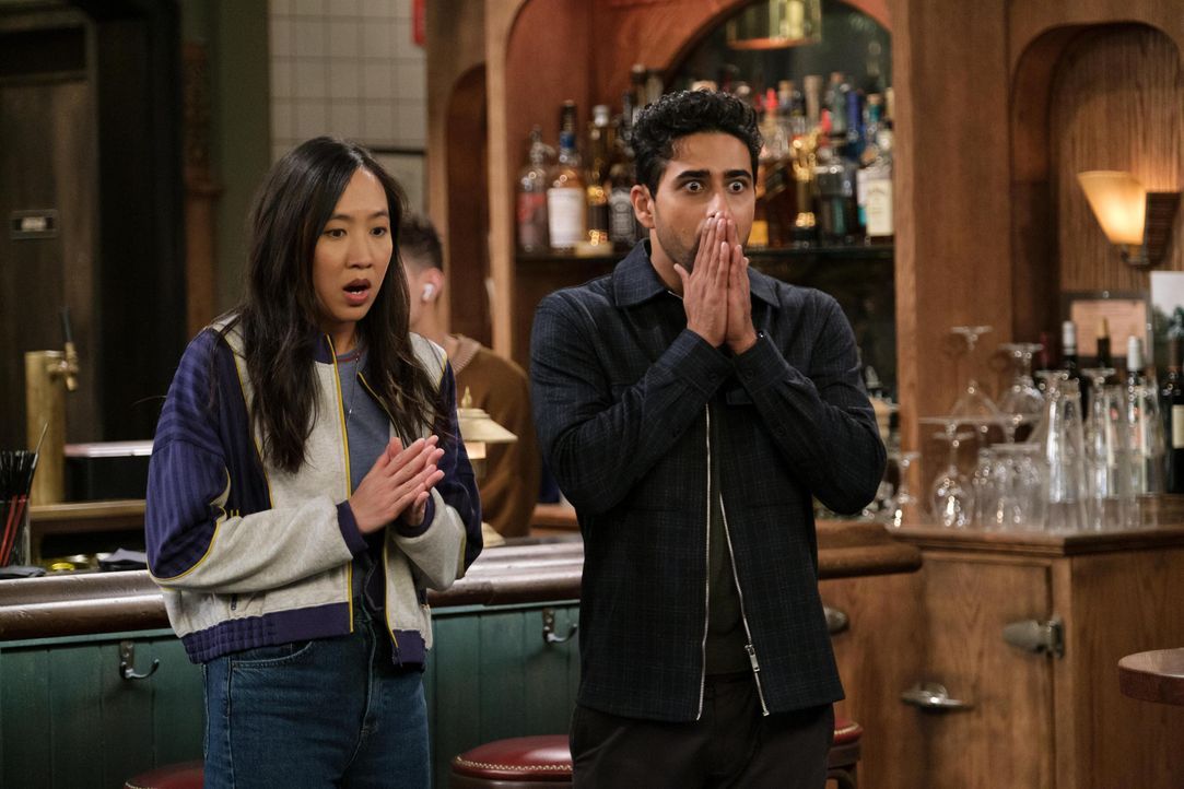 Ellen (Tien Tran, l.); Sid (Suraj Sharma, r.) - Bildquelle: Patrick Wymore © 2022 Hulu, LLC / Patrick Wymore