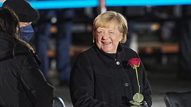 Großer Zapfenstreich für Angela Merkel