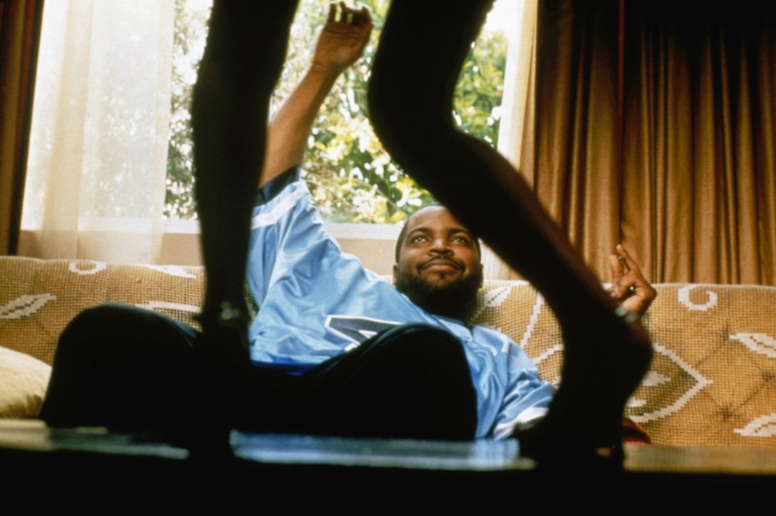 Auch Craig (Ice Cube) spielt mit dem Feuer ... - Bildquelle: Kinowelt Filmverleih