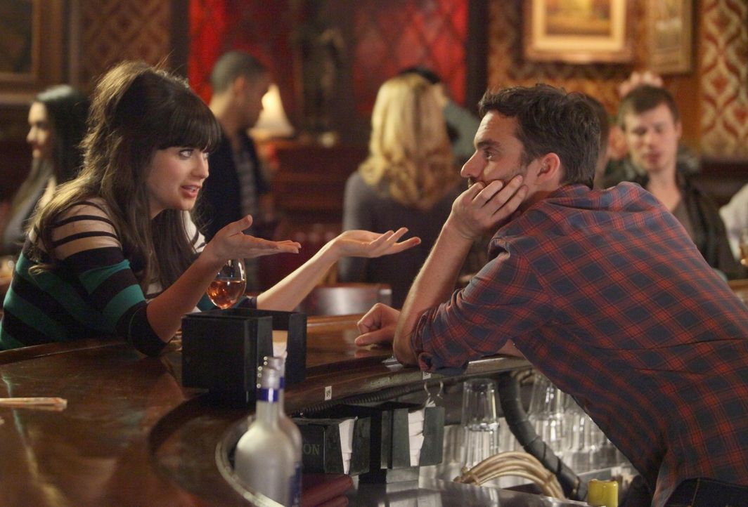 Während Nick (Jake M. Johnson, r.) in Panik gerät weil seine neue Freundin Julia ihre Beziehung nicht benennen will, braucht Jess (Zooey Deschanel,... - Bildquelle: 2012 Twentieth Century Fox Film Corporation. All rights reserved.