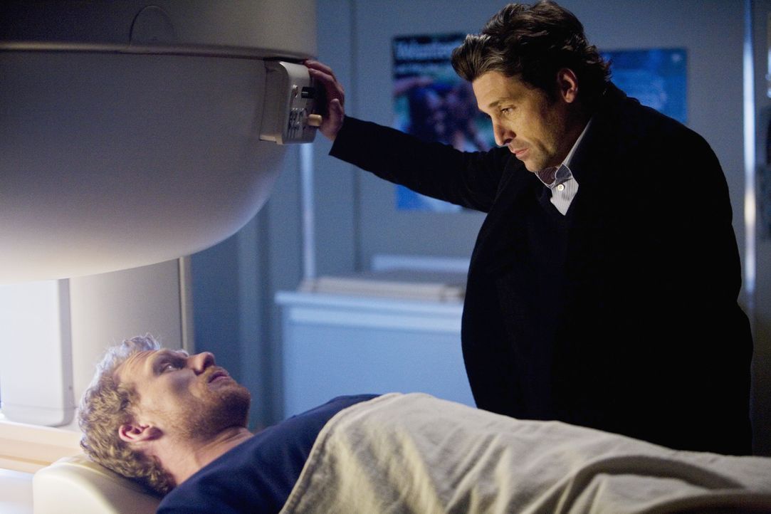 Nach dem schockierenden Vorfall mit Cristina lässt sich Owen (Kevin McKidd, l.) nun doch von Derek (Patrick Dempsey, r.) untersuchen ... - Bildquelle: Randy Holmes 2009 American Broadcasting Companies, Inc. All rights reserved. NO ARCHIVE. NO RESALE.