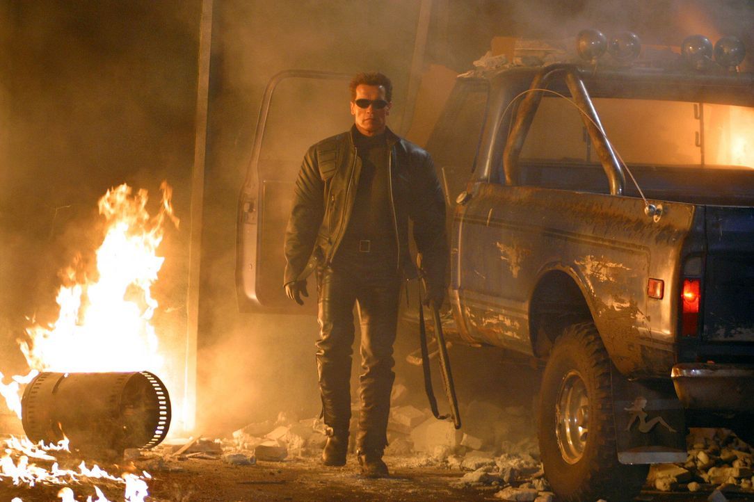 Die Existenz der gesamten Menschheit ist bedroht, doch T-800 (Arnold Schwarzenegger) setzt alles daran, dies zu verhindern ... - Bildquelle: 2004 Sony Pictures Television International. All Rights Reserved.