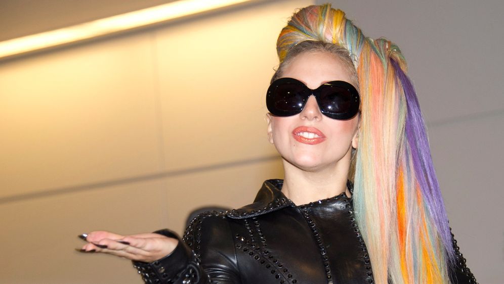 Lady Gaga Mit Artpop Fans Sorgen Sich Um Sängerin Prosieben