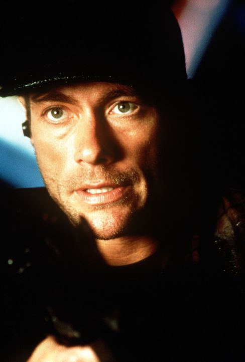 Bei seinem "letzten" Auftrag wird Jack (Jean-Claude Van Damme) schwer verletzt und verliert das Bewusstsein. Auf einer unbekannten Insel kommt er wi... - Bildquelle: Columbia TriStar