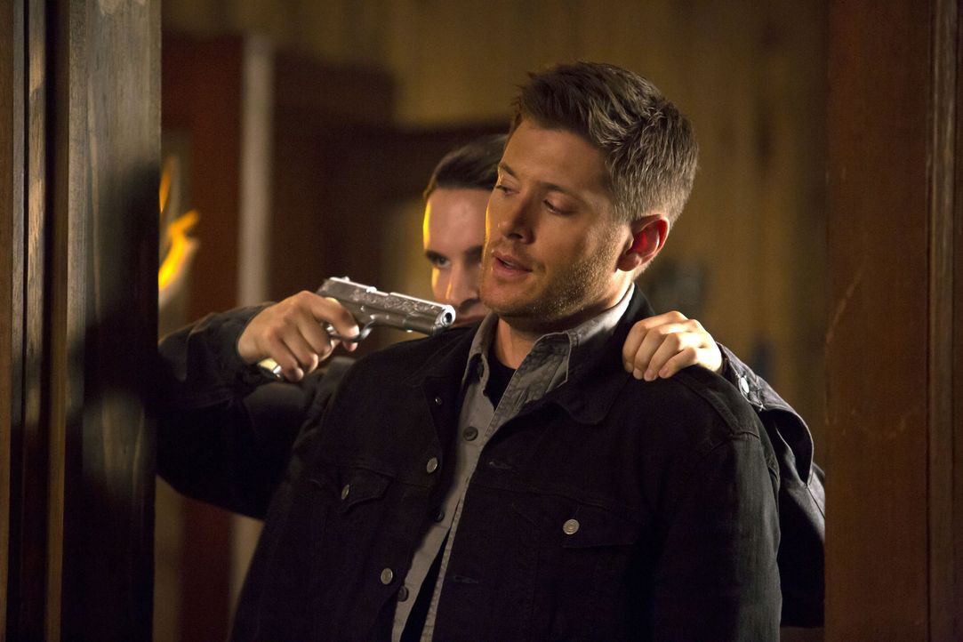 Ein scheinbar einfacher Fall gerät außer Kontrolle, als Sam und Dean (Jensen Ackles) sich mit einer Werwölfin auseinandersetzen müssen, die sie bei... - Bildquelle: 2016 Warner Brothers