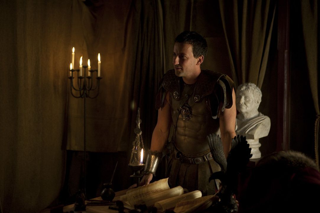 Der Befehlshaber der römischen Armee, Claudius Glaber (Craig Parker), spielt mit dem Thrakerstamm ein unfaires Spiel. Als daraufhin die Thraker reb... - Bildquelle: 2010 Starz Entertainment, LLC