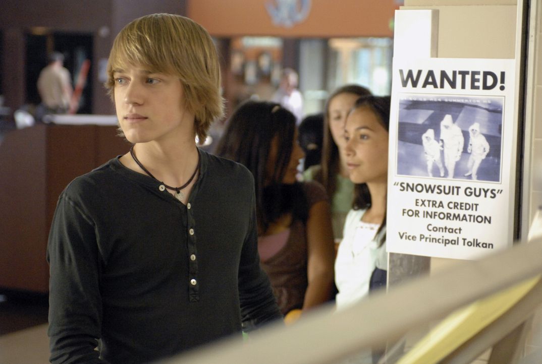 Die Geheimagenten der Regierung jagen hinter ihnen her, doch Virgil (Jason Dolley) und seine Freunde geben ihr Geheimnis noch nicht preis ... - Bildquelle: 2007 Disney Channel