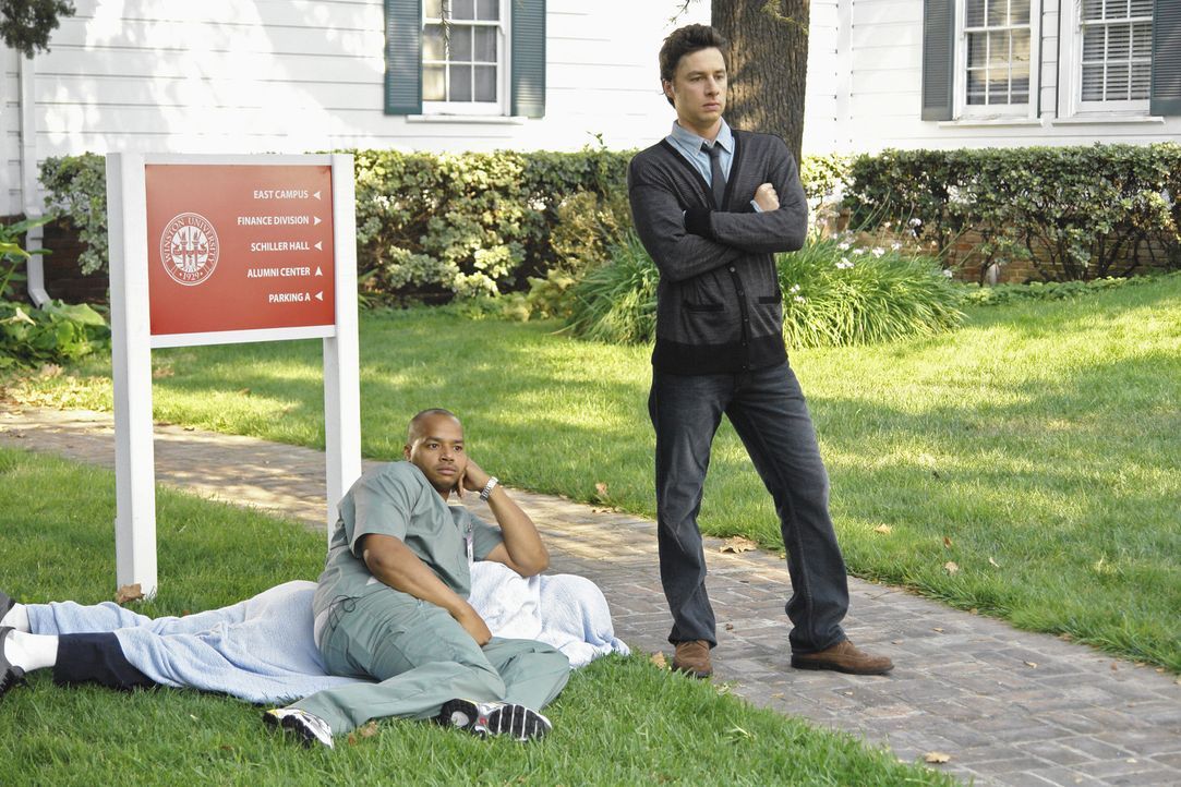 An seinem ersten Tag als Dozent ist J.D. (Zach Braff, r.) total enttäuscht, dass die Studenten nicht nach der Vorlesung mit ihm ausgehen wollen. Tu... - Bildquelle: Touchstone Television