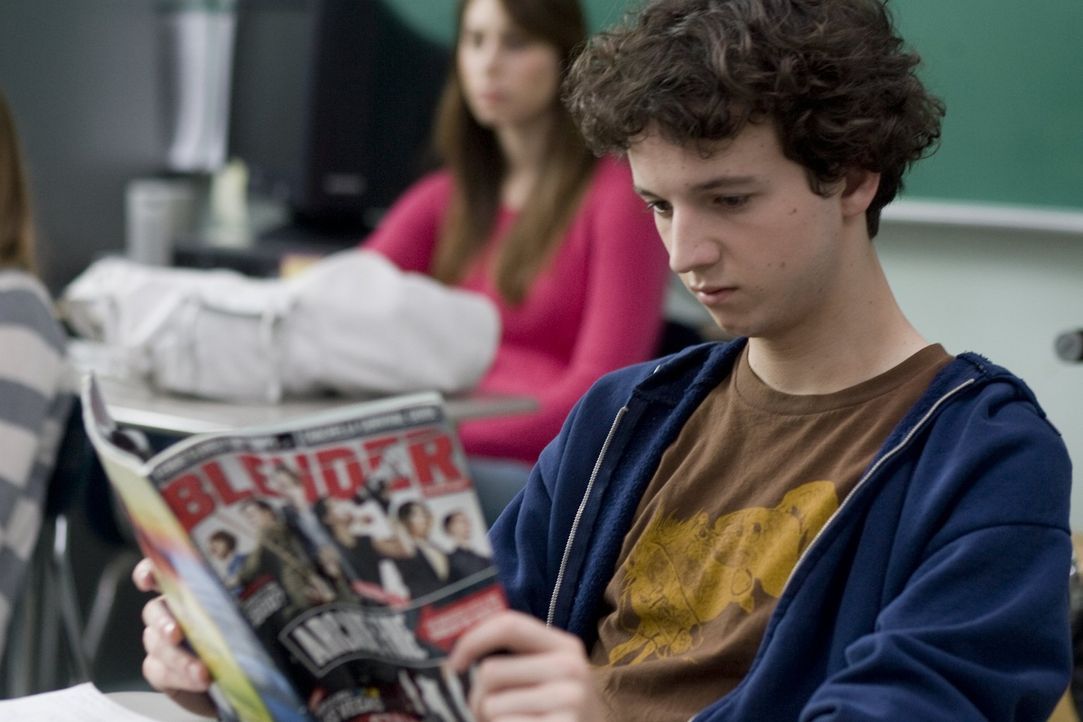 Auch an der neuen High School ist Will Burton (Gaelan Connell) schnell ein Außenseiter. Da bittet ihn eine Klassenkameradin, die talentierte Sänge... - Bildquelle: Van Redin 2009 SUMMIT ENTERTAINMENT, LLC and WALDEN MEDIA, LLC ALL RIGHTS RESERVED.