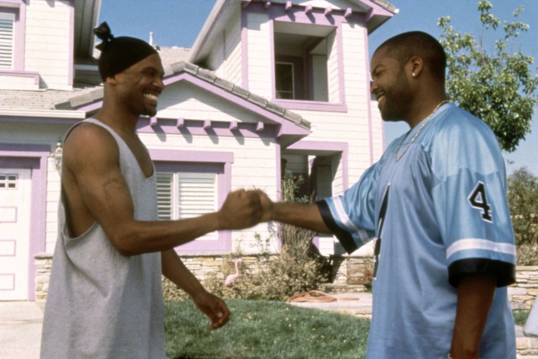Für Cousin Day-Day (Mike Epps, l.) brechen harte Zeiten an. Kann Craig (Ice Cube, r.) ihm helfen? - Bildquelle: Kinowelt Filmverleih