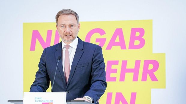 Christian Lindner kündigt Steuerentlastungen an