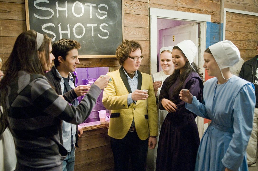 Landen auf einer Amish-Fete: (v.l.n.r.) Felicia (Amanda Crew), Ian (Josh Zuckerman) und Lance (Clark Duke) ... - Bildquelle: 2008 Summit Entertainment, LLC. All rights reserved