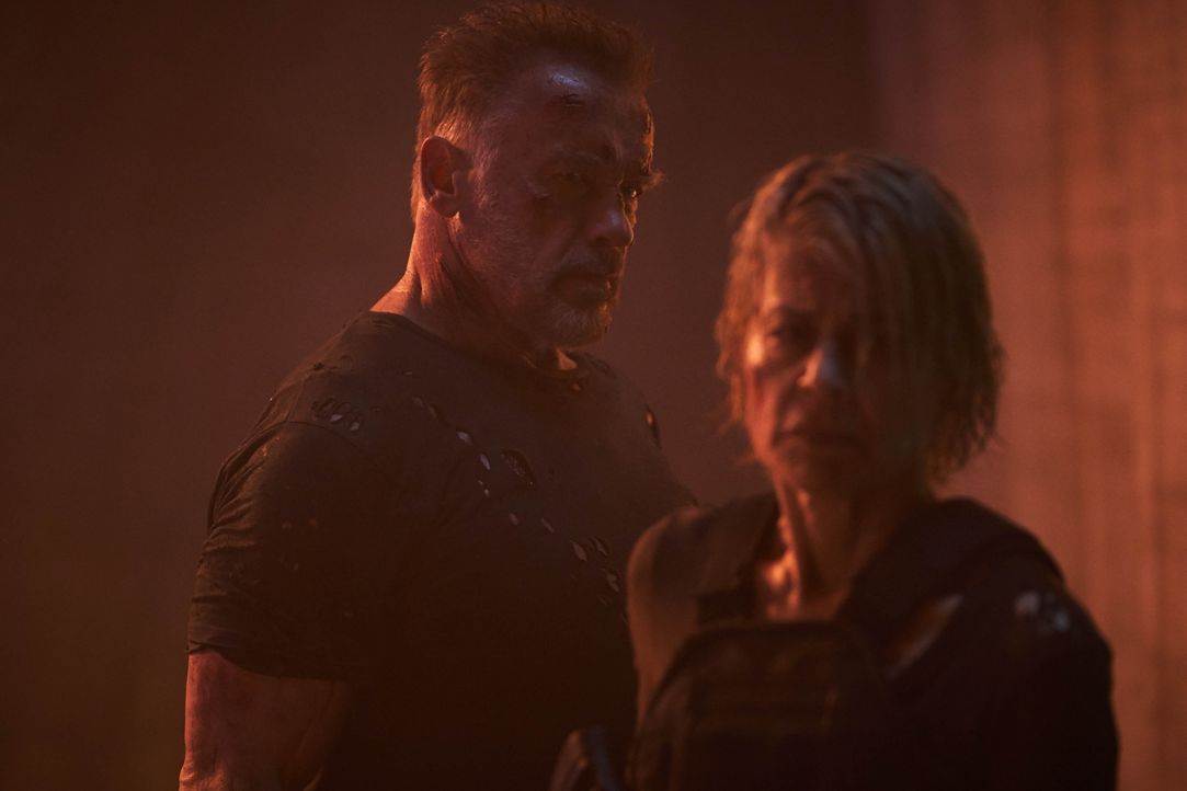 T-800 / Carl (Arnold Schwarzenegger, l.); Sarah Connor (Linda Hamilton, r.) - Bildquelle: Kerry Brown 2019 Skydance Productions, LLC, Paramount Pictures Corporation and Twentieth Century Fox Film Corporation.  All rights reserved. / Kerry Brown