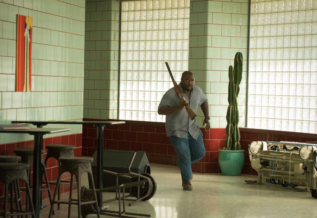 Die Suche nach einem Tier für einen ersten Versuch des Heilmittels wird für Abraham (Nonso Anozie) zu einer Aufgabe, die sein Ende bedeuten könnte .... - Bildquelle: Cook Allender 2015 CBS Broadcasting Inc. All Rights Reserved.