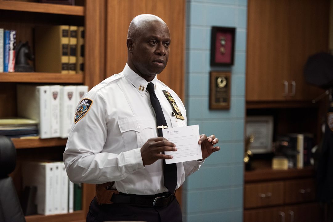 Captain Ray Holt (Andre Braugher) - Bildquelle: Eddy Chen 2014 UNIVERSAL TELEVISION LLC. All rights reserved / Eddy Chen