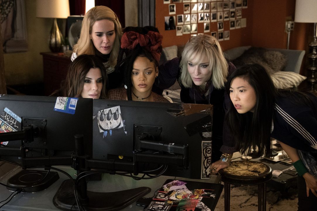 (v.l.n.r.) Debbie Ocean (Sandra Bullock); Tammy (Sarah Paulson); Nine Ball (Rihanna); Lou Miller (Cate Blanchett); Constance (Awkwafina) - Bildquelle: 2018 Warner Bros. Entertainment Inc., Village Roadshow (BVI) Limited.