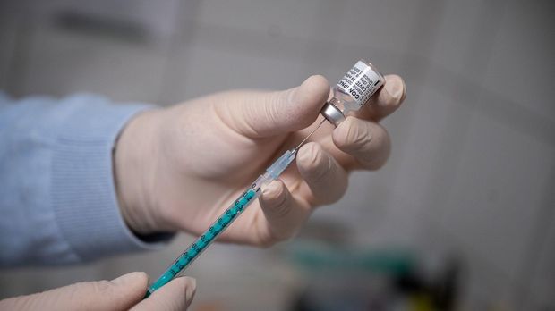 US-Profiligen greifen durch: Keine Impfung? Kein Gehalt