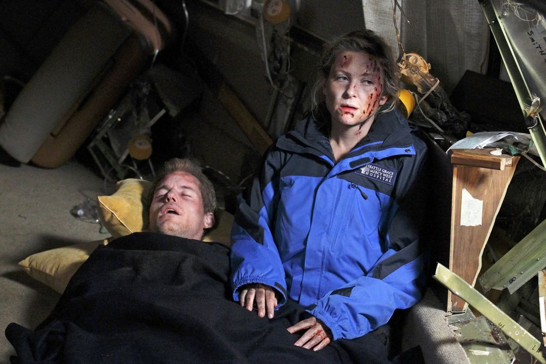 Nach dem Flugzeugabsturz beginnt für alle ein Kampf ums Überleben: Mark (Eric Dane, l.) und Arizona (Jessica Capshaw, r.) ... - Bildquelle: Touchstone Television