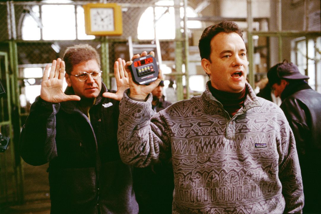 Hauptdarsteller Tom Hanks, r. und der Regisseur Robert Zemeckis, l. - Bildquelle: Francois Duhamel 2001 Twentieth Century Fox Film Corporation and Dreamworks LLC. All rights reserved