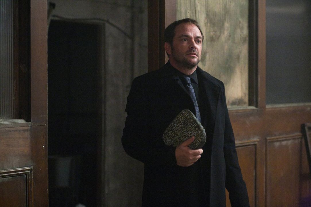Als König der Hölle schreckt Crowley (Mark Sheppard) vor nichts und niemandem mehr zurück ... - Bildquelle: Warner Bros. Television