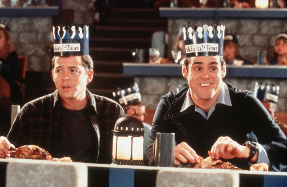 Zu allem Übel erwählt Chip (Jim Carrey, r.) Steven (Matthew Broderick, l.) zu seinem besten Freund. Nun muss der Erwählte Chips bizarre Vorstellu... - Bildquelle: Columbia TriStar