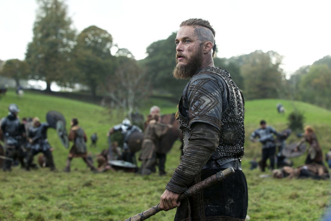 König Ecbert schwört Rache, nachdem Ragnar (Travis Fimmel) und seine Krieger seine Eskorte kaltblütig niedergemetzelt hat ... - Bildquelle: 2014 TM TELEVISION PRODUCTIONS LIMITED/T5 VIKINGS PRODUCTIONS INC. ALL RIGHTS RESERVED.