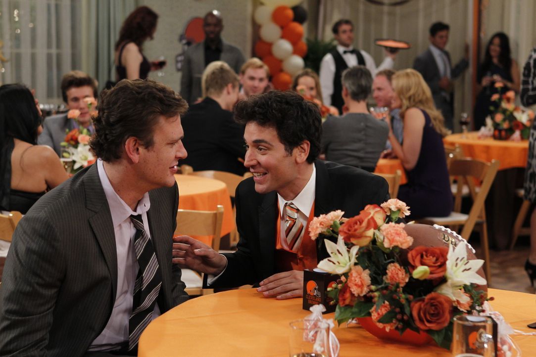 Erinnerungen an die schlimmste Hochzeit, auf der sie je waren: Marshall (Jason Segel, l.) und Ted (Josh Radnor, r.) ... - Bildquelle: 20th Century Fox International Television