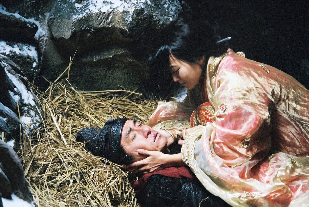 Eine Liebe ohne Zukunft: General Meng Yi (Jackie Chan, l.) und die koreanische Prinzessin Ok-soo (Hee-seon Kim, r.) ... - Bildquelle: Splendid