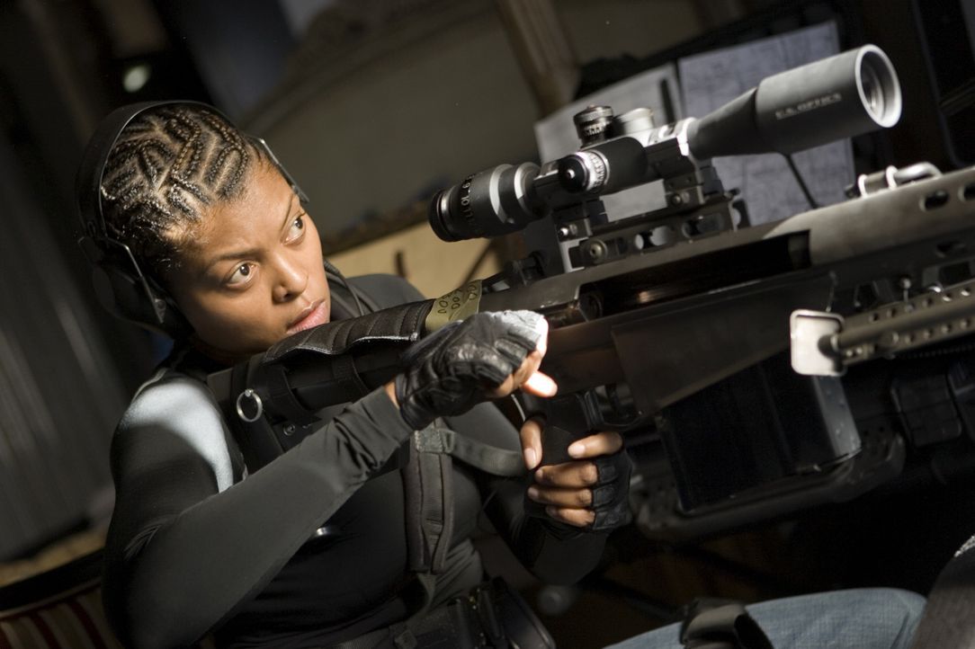 Angetrieben von der einen Million US Dollar, die auf das Herz von Magier Buddy Israel ausgesetzt wurden, übt Profikillerin Sharice (Taraji Henson)... - Bildquelle: 2006 Universal Studios. All Rights Reserved.
