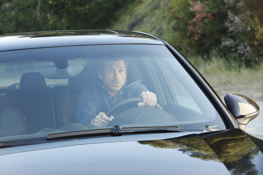 Während sich Meredith große Sorgen um Derek (Patrick Dempsey) macht, wird er Zeuge eines schrecklichen Autounfalls ... - Bildquelle: ABC Studios