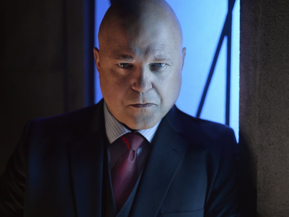 (2. Staffel) - Der Captain des Gotham City Police Departments, Nathaniel Barnes (Michael Chiklis), arbeitet eng mit Jim Gordon zusammen. Gemeinsam w... - Bildquelle: Warner Brothers