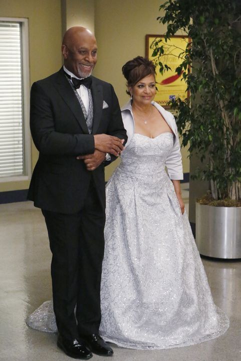 Ihr großer Tag ist gekommen: Richard (James Pickens, Jr., l.) und Catherine (Debbie Allen, r.) ... - Bildquelle: ABC Studios