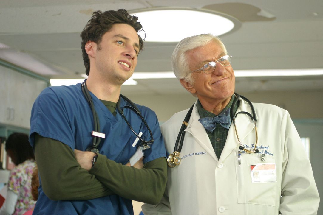 Als J.D. (Zach Braff, l.) die Gelegenheit bekommt, mit Dr. Townsend (Dick Van Dyke, r.) an einem Fall zusammenzuarbeiten, fühlt er sich mächtig ge... - Bildquelle: Touchstone Television