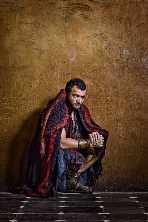 Ashur (Nick E. Tarabay) schließt sich nicht Spartacus' Aufstand an. Stattdessen sucht er seinen Vorteil darin, die Römer im Kampf gegen die entflo... - Bildquelle: 2011 Starz Entertainment, LLC. All rights reserved.