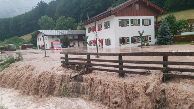 Merkel besucht Hochwasseropfer - Unwetter in Bayern und Sachsen