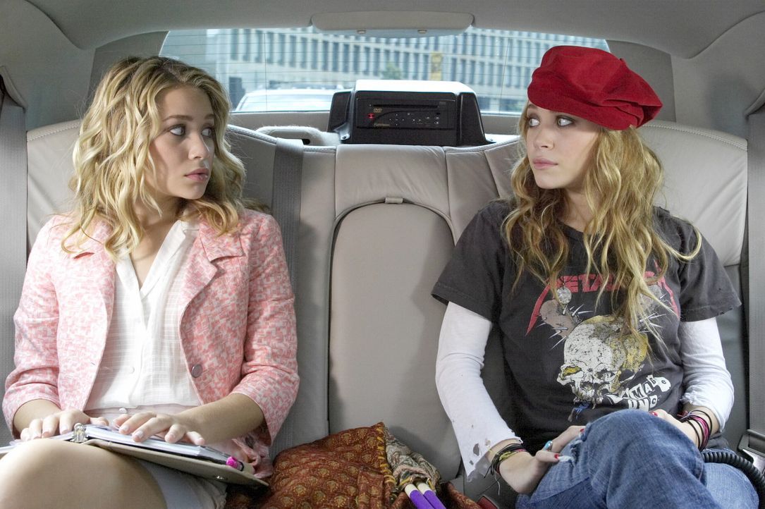 Streiten sich bereits auf der Hinfahrt: Jane (Ashley Olsen, l.) und Roxy (Mary-Kate Olsen, r.) ... - Bildquelle: Warner Brothers International Television