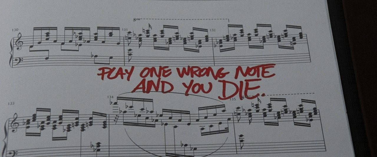 Dieses Notenblatt wird das Leben von Konzertpianist Tom Selznick total verändern ... - Bildquelle: Wild Bunch