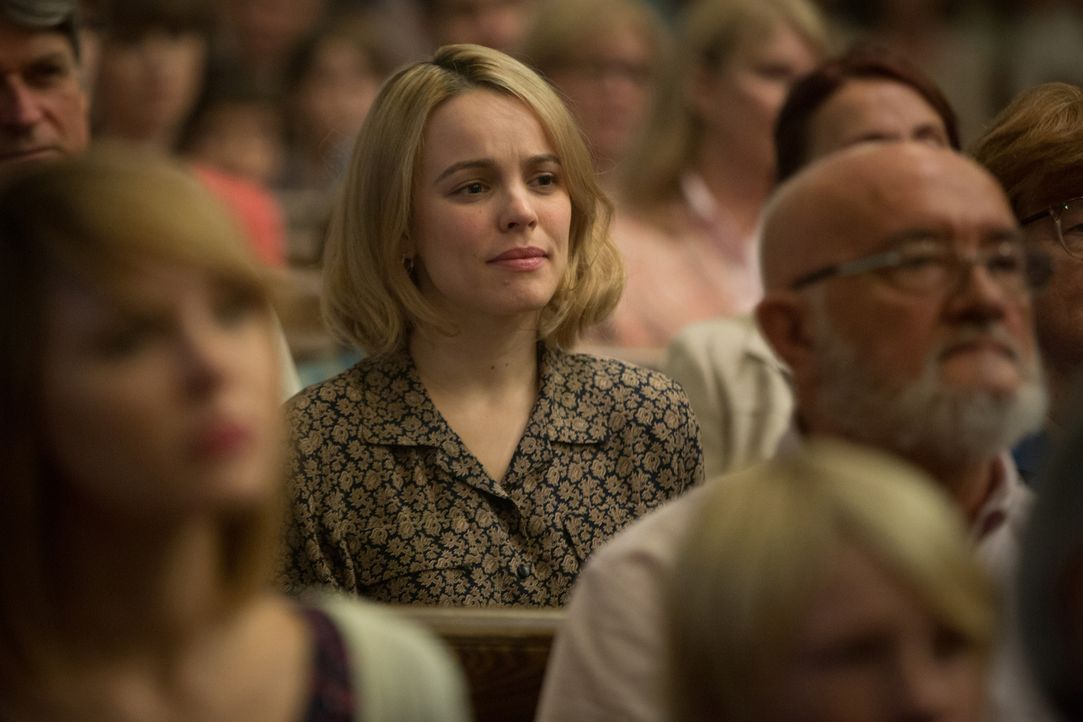 Um der Wahrheit auf die Spur zu kommen, stattet die Reporterin Sacha (Rachel McAdams) auch der römisch-katholischen Kirche einen Besuch ab. Doch die... - Bildquelle: Kerry Hayes 2015 Paramount Pictures. All Rights Reserved./Kerry Hayes