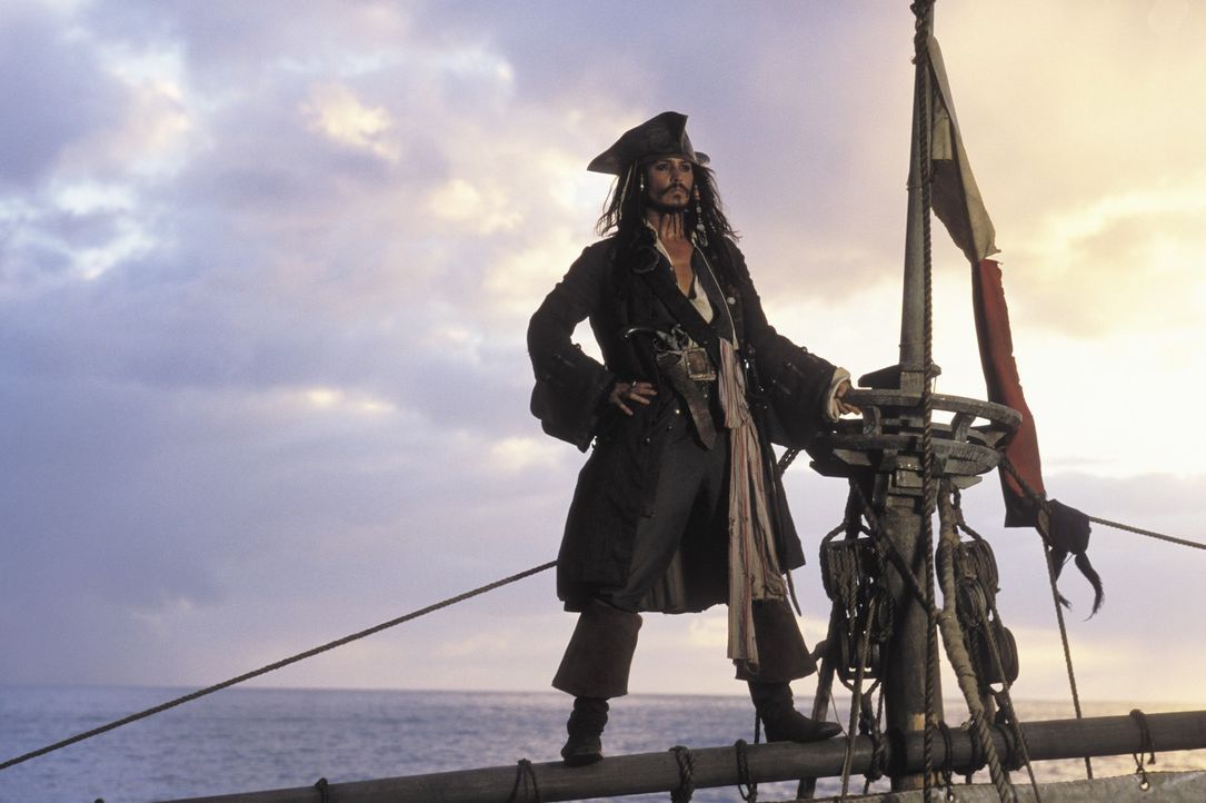 Captain Jack Sparrow (Johnny Depp) ist Pirat mit Leib und Seele und einem zweifelhaften Ruf. Als ihm von Captain Barbossa sein Schiff Black Pearl ge... - Bildquelle: Disney/ Jerry Bruckheimer