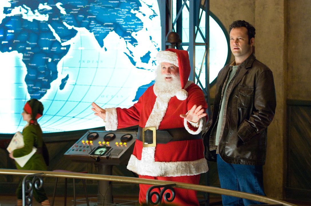 Fred Claus (Vince Vaughn, r.) steht schon seit der Kindheit im Schatten seines erfolgreichen Bruders Nick "Santa" Claus (Paul Giamatti, l.). Wegen s... - Bildquelle: Warner Brothers
