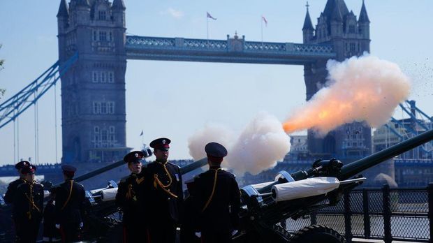 Queen Elizabeth II. feiert Geburstag: Glückwünsche und Kanonendonner