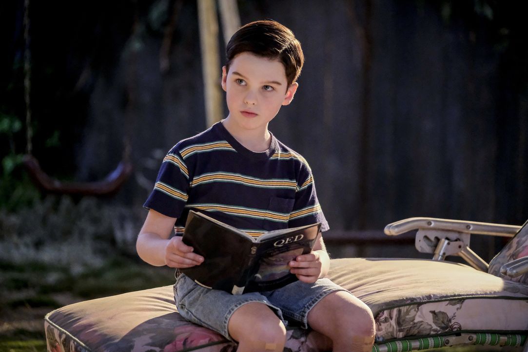 Sheldon (Iain Armitage) wird schikaniert und findet einen ganz eigenen Weg, sich zu schützen ... - Bildquelle: Warner Bros. Television