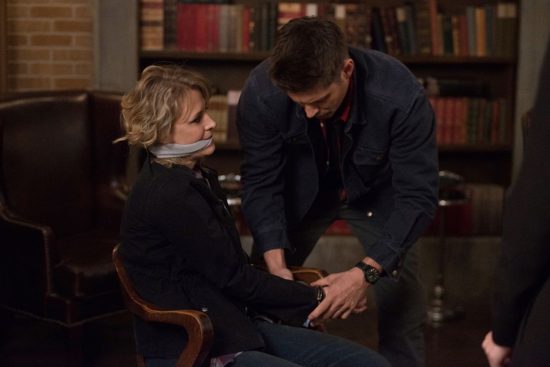 (v.l.n.r.) Mary Winchester (Samantha Smith); Dean Winchester (Jensen Ackles) - Bildquelle: Diyah Pera © 2016 The CW Network, LLC. All Rights Reserved / Diyah Pera