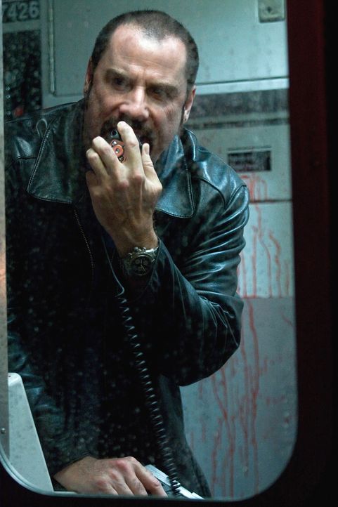 Gangsterboss Ryder (John Travolta) ist nicht bereit, mit dem Polizeipsychologen zu verhandeln. Einzig der einfache Fahrdienstleiter Walter Garber da... - Bildquelle: 2009 Columbia Pictures Industries, Inc. and Beverly Blvd LLC. All Rights Reserved.